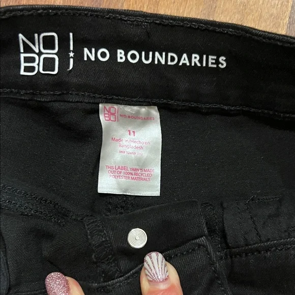 No Boundaries High Rise Black skinny Jeans - Picture 3 of 4